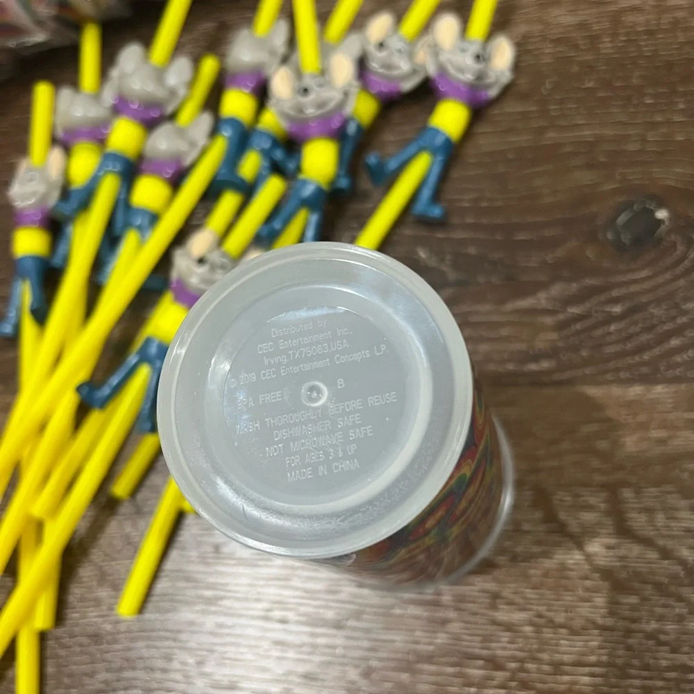 Chuck E. Cheese reusable Party Cup and Straw Orange and Yellow 30 total NWT